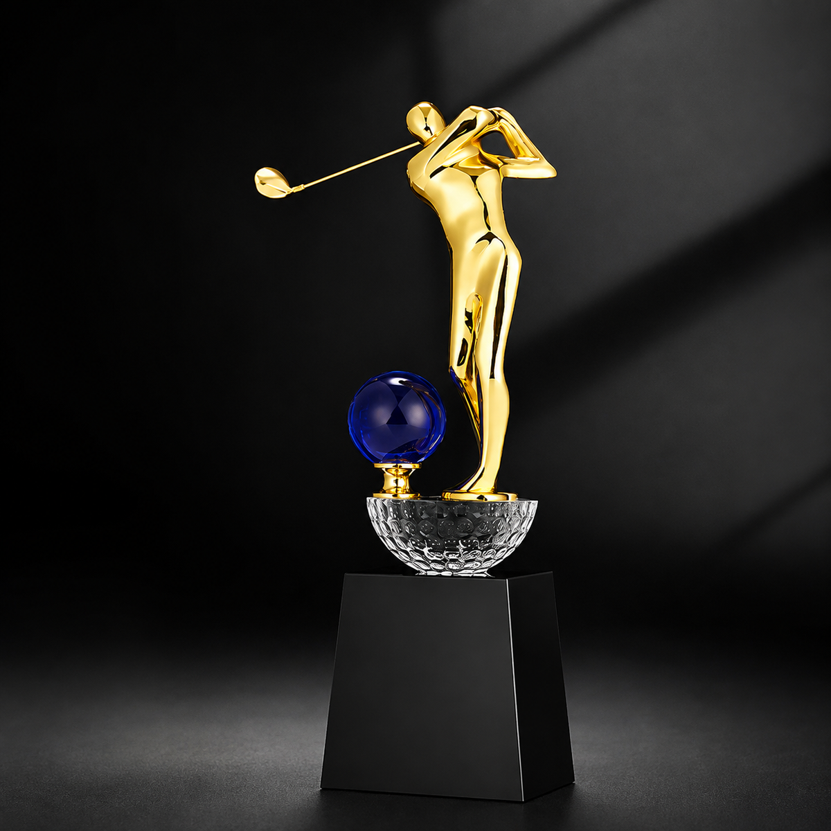 GF-1032 挥杆雕像 / Golfer Statue with Blue Orb — Gold